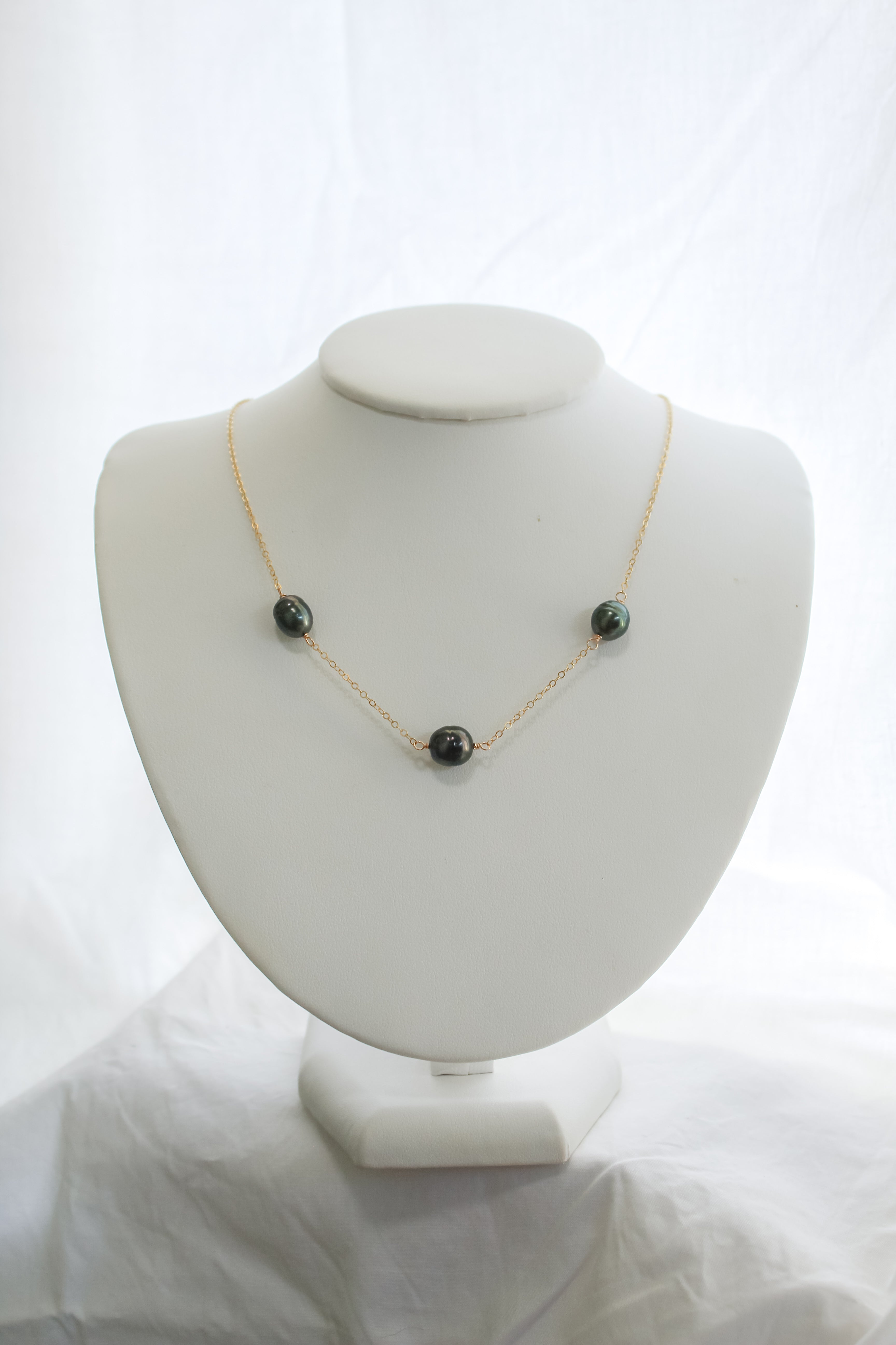 ʻEkolu Tahitian Necklace