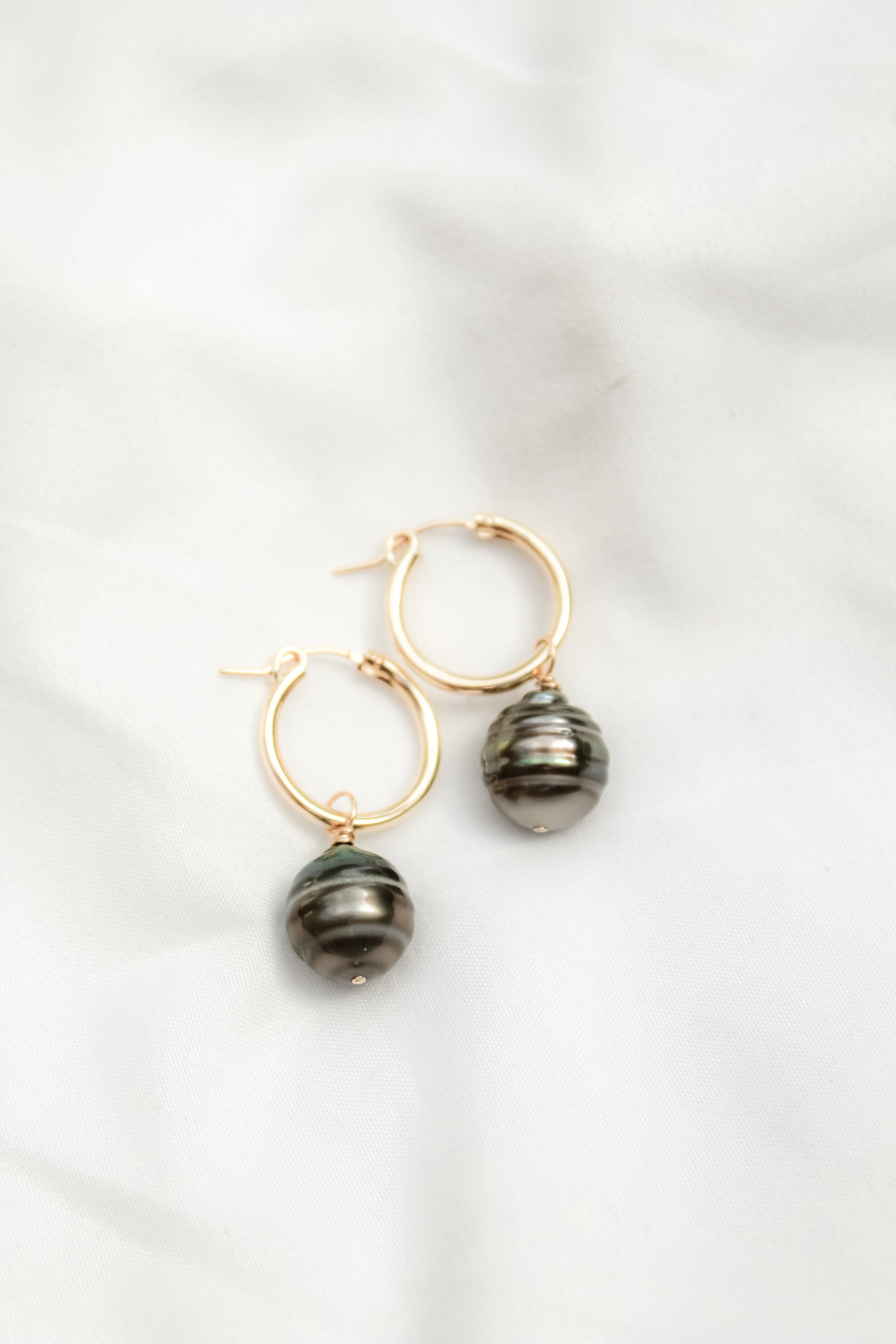 Large Tahitian Huggies