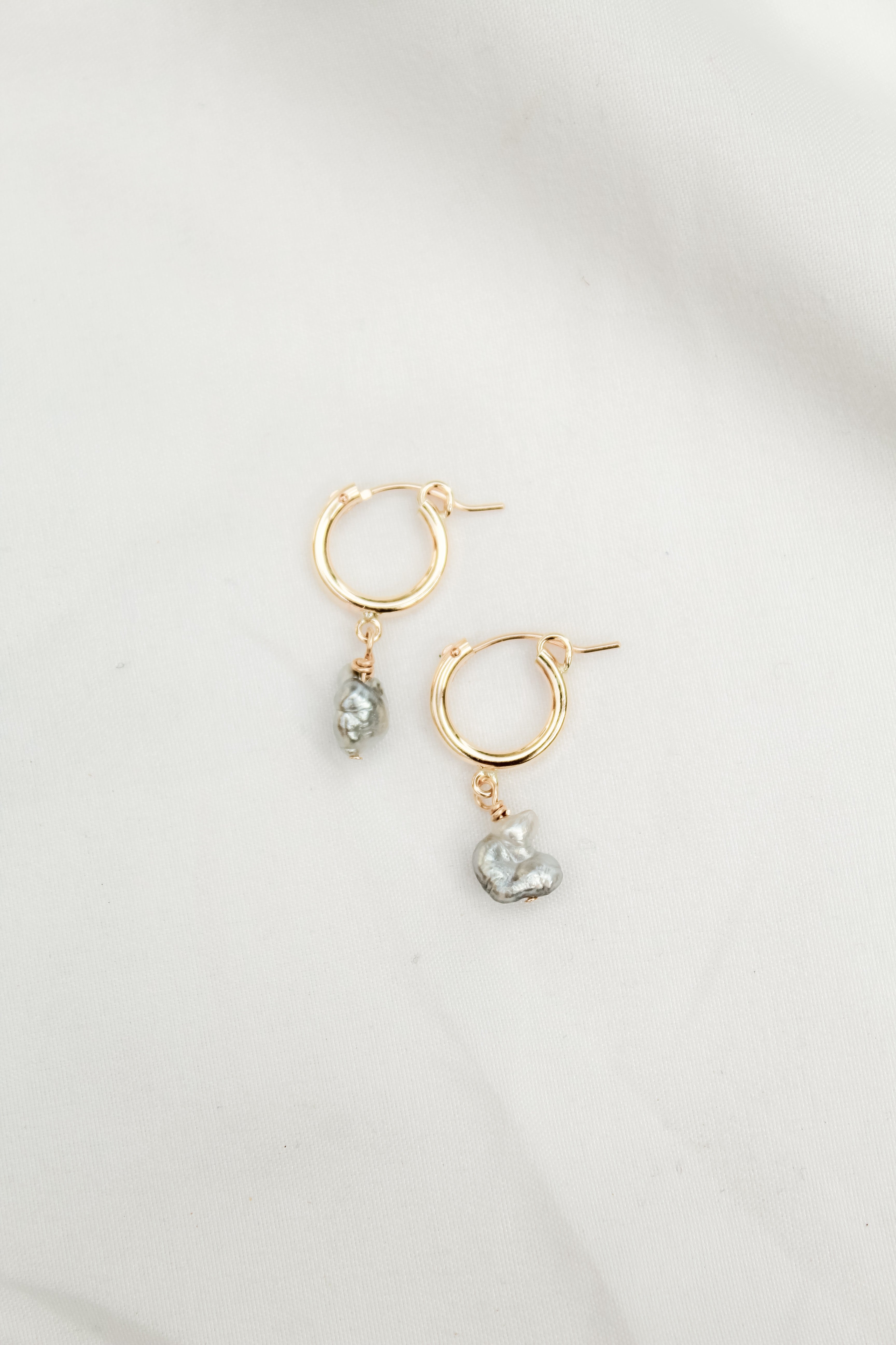 Single Keshi Huggies